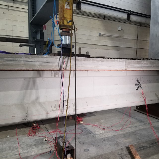Flexural load test of a prestressed concrete girder